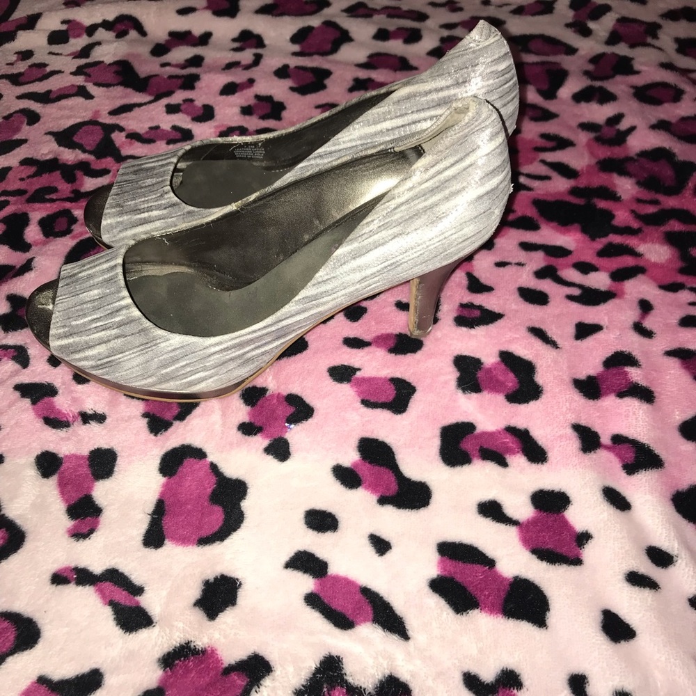 heels - Picture 2 of 2